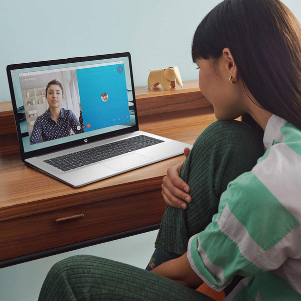 HP 17.3 1355U Intel Iris Xe 16GB 1024GB 17.3